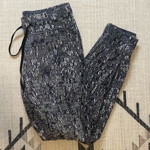 Lululemon on the move jogger